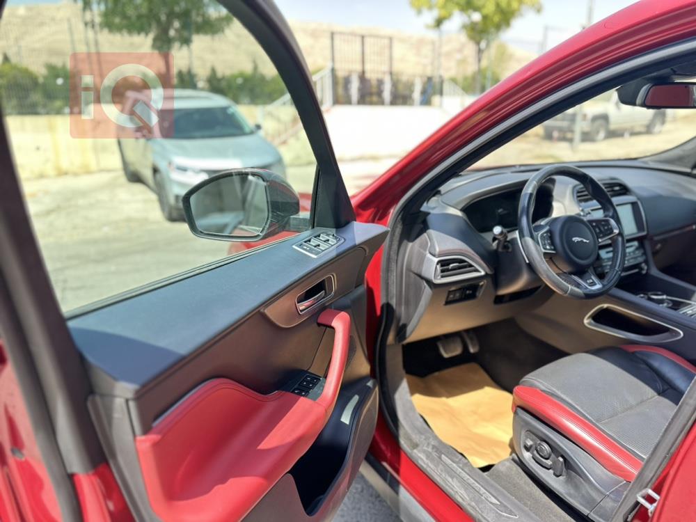 جاگوار F-Pace